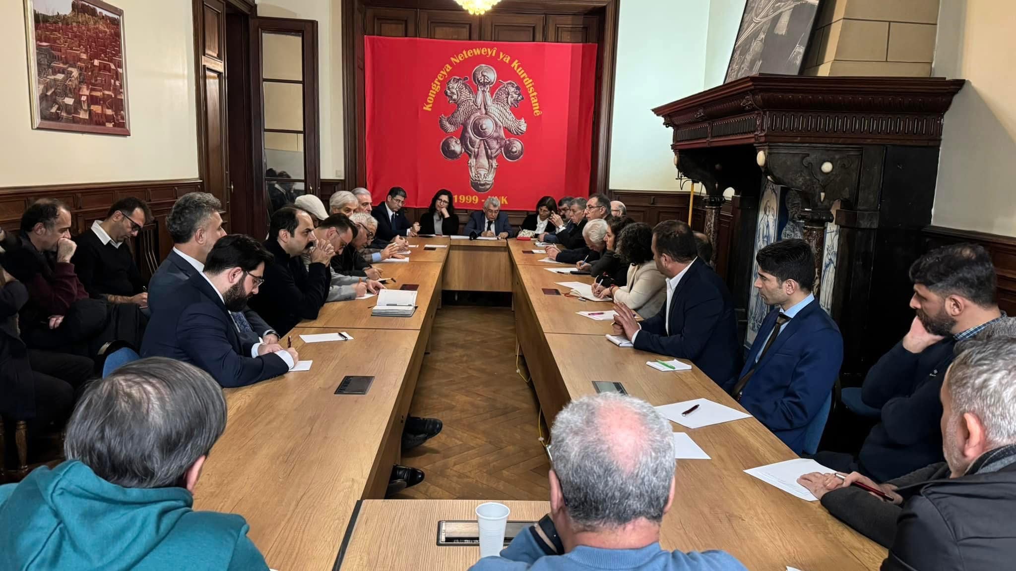 سەرجەم لایەنە رۆژهەڵاتییەکان لە بارەگای کەنەکە کۆبوونەوە