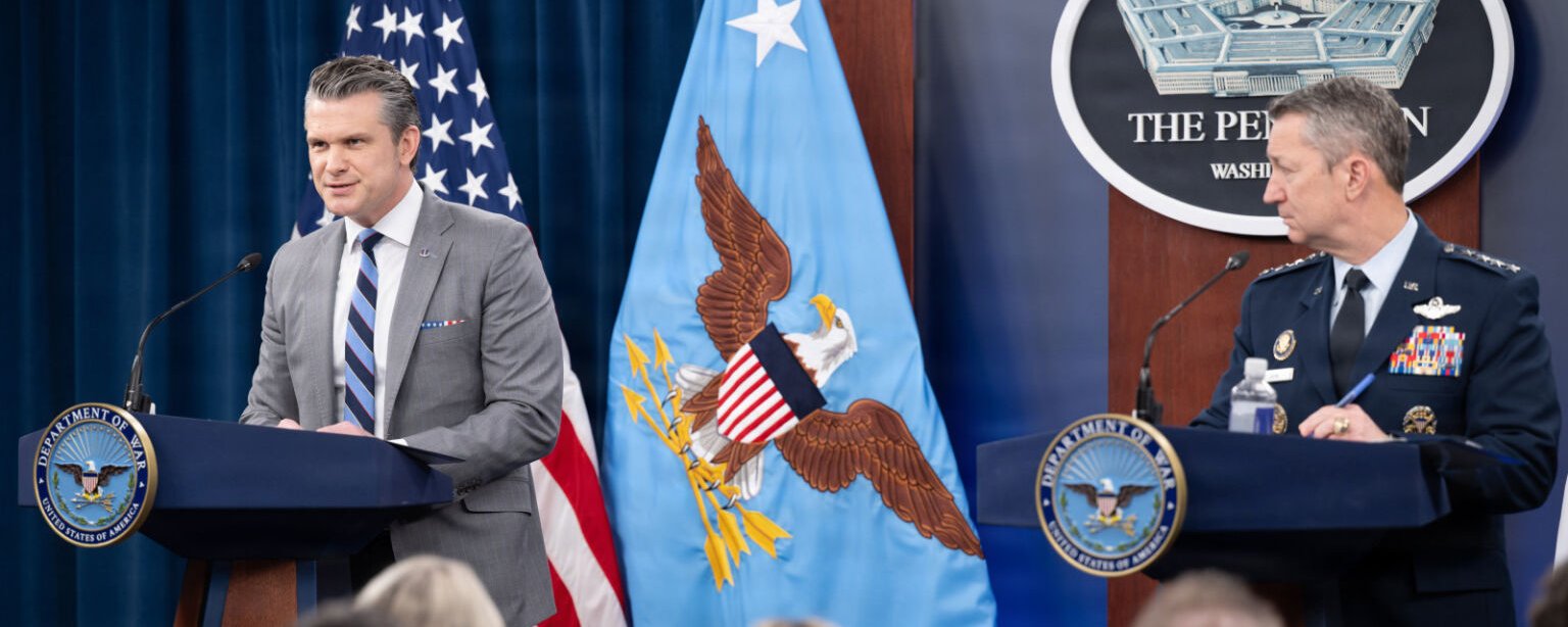 پیت هگست: بە محاصرە ایران ادامە می‌دهیم